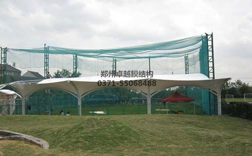 高爾夫發球臺膜結構雨棚全景實拍